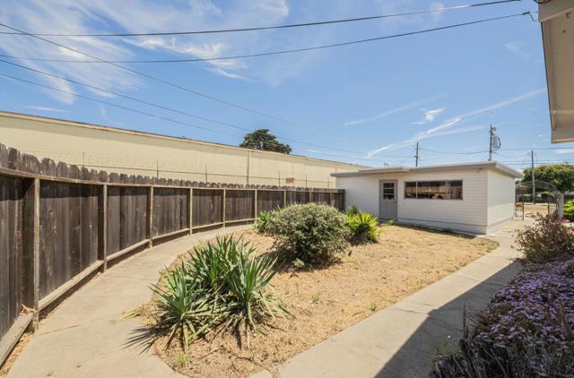 225 Carmel Avenue, Marina CA: https://media.crmls.org/mediaz/9ec8df1b-bcf8-4ac8-9c9e-333d4baf2b64.jpg