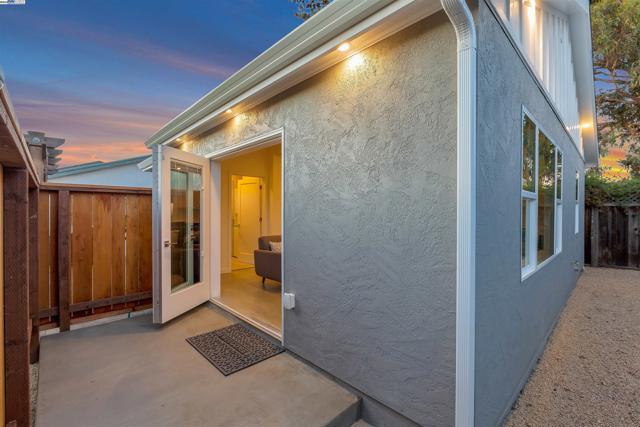 930 Magnolia Drive, Alameda CA: https://media.crmls.org/mediaz/9ec93e7a-596f-4bdf-b420-bda80aa41d39.jpg