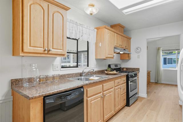 Detail Gallery Image 4 of 28 For 5268 Don Valdez Drive, Carlsbad,  CA 92010 - 2 Beds | 2 Baths