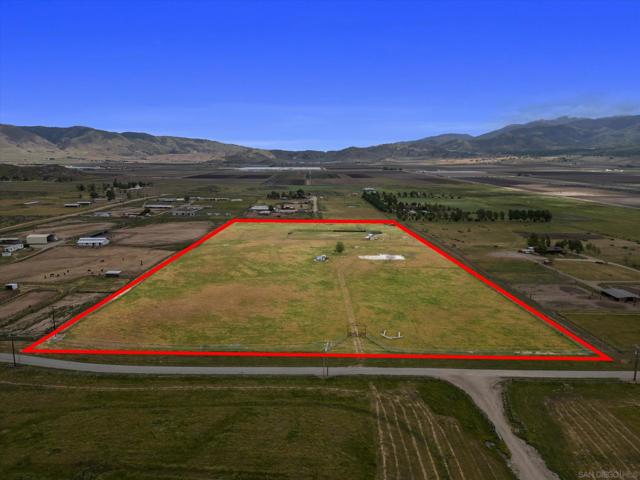 20256 Sasia RD, Tehachapi CA: https://media.crmls.org/mediaz/9ec95fef-e06a-42ed-adae-9b9e5bd858dd.jpg
