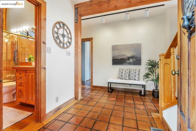 5950 Grizzly Peak Blvd, Oakland CA: https://media.crmls.org/mediaz/9ec97c0e-5aa9-42db-bb2e-9dc36e5027e6.jpg