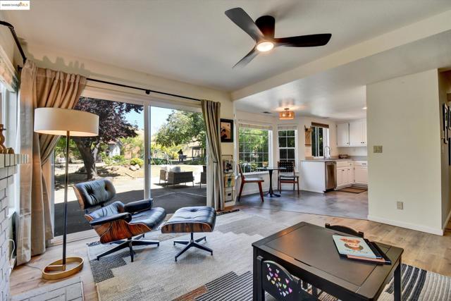 2944 Von Doolen Court, Pinole CA: https://media.crmls.org/mediaz/9eca589b-dab6-4f9f-825e-3161665a0d33.jpg
