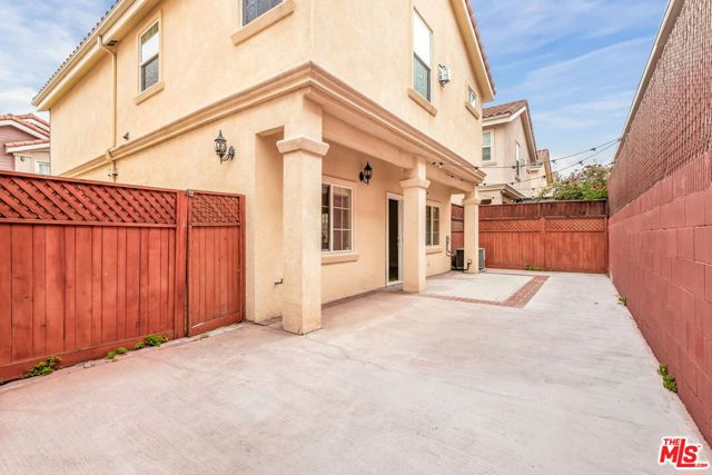 13743 Cordary Avenue, Hawthorne CA: https://media.crmls.org/mediaz/9ecaeaee-e60d-4f06-82c4-7dc390aa50dc.jpg