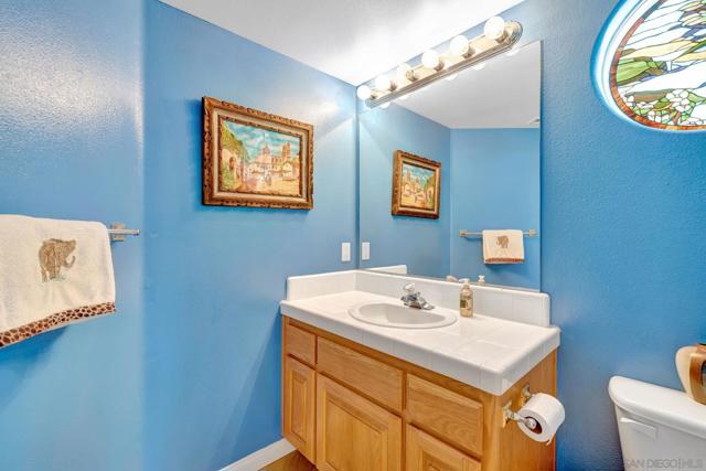 2106 Zachary Gln, Escondido CA: https://media.crmls.org/mediaz/9ecb208e-9245-4252-bfb5-5c3743097e15.jpg