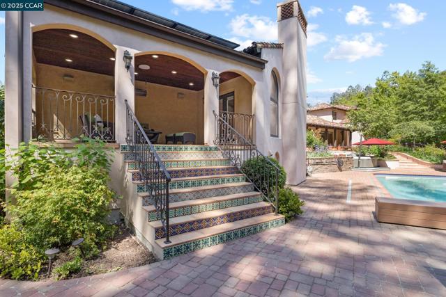 80 Rheem Blvd, Orinda CA: https://media.crmls.org/mediaz/9ecb3b46-20f8-4630-af3b-e9c0f2bc5e77.jpg