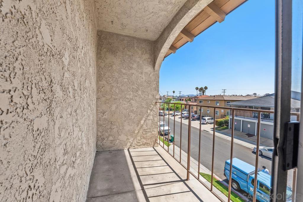 4240 Menlo - photo 18
