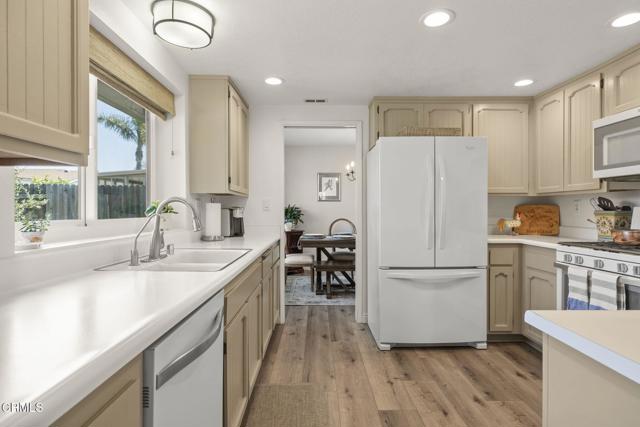 3051 Ketch Place, Oxnard CA: https://media.crmls.org/mediaz/9ecbc010-01ac-460f-84d6-4e22db5d645e.jpg