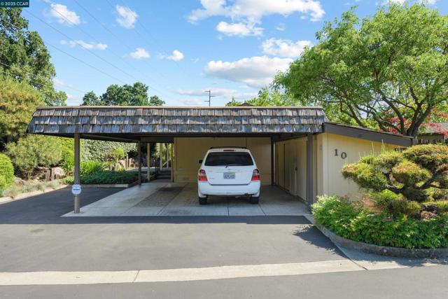 1201 Monument Blvd, Concord CA: https://media.crmls.org/mediaz/9ecbc790-51ef-4ac8-b083-3ad256ccb900.jpg
