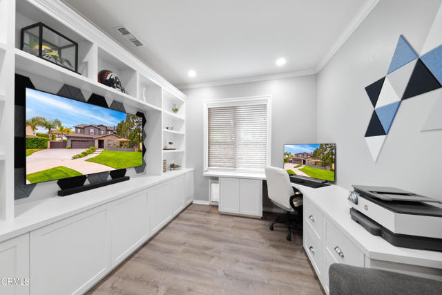 321 Town Forest Court, Camarillo CA: https://media.crmls.org/mediaz/9ecbd919-d1d0-4e02-8679-81f473d4cb6c.jpg