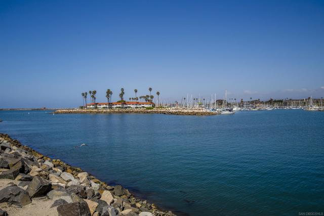 1786 Jasmine Way, Oceanside CA: https://media.crmls.org/mediaz/9ecd4f22-62f4-42b7-89e6-71b74fb31797.jpg