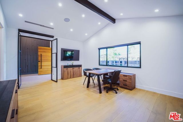 12354 Tiara Street, Valley Village CA: https://media.crmls.org/mediaz/9ecd67aa-237d-4688-85fc-5501da5af366.jpg