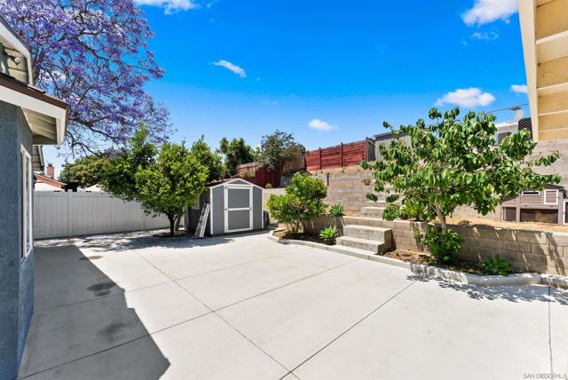 240 Ledgewood Ln, San Diego CA: https://media.crmls.org/mediaz/9ecd773e-1cd7-4ca7-8efb-f1aa48f9620b.jpg