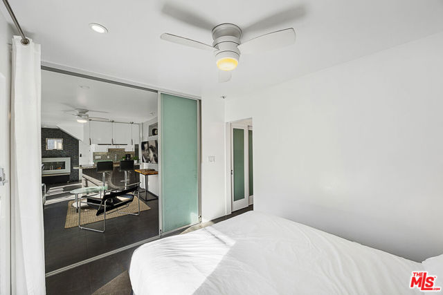 11 24th Avenue, Venice CA: https://media.crmls.org/mediaz/9ece99fd-d47b-4b5c-8b92-2c0138d2d4e4.jpg