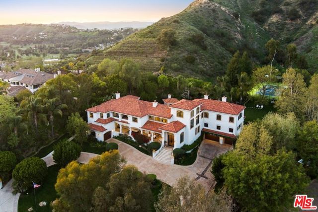 23593 Park South Street, Calabasas CA: https://media.crmls.org/mediaz/9ecf155b-482d-4684-b2f8-b85579e31d40.jpg