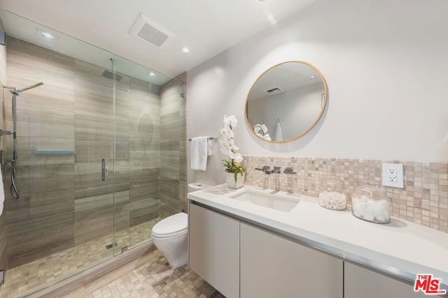 1012 2nd Street, Santa Monica CA: https://media.crmls.org/mediaz/9ecf2486-1f1e-4a92-81e5-48c78c6d3443.jpg