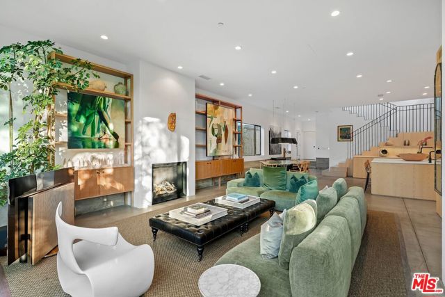 810 Amoroso Place, Venice CA: https://media.crmls.org/mediaz/9ed0d2df-e902-460c-83be-2601ca200011.jpg