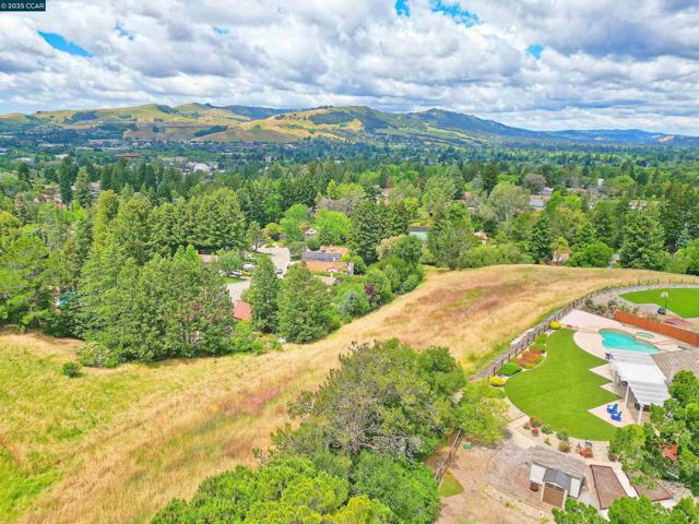 130 Samoa Ct, San Ramon CA: https://media.crmls.org/mediaz/9ed10270-1030-48f0-a2b2-2ebccff36474.jpg