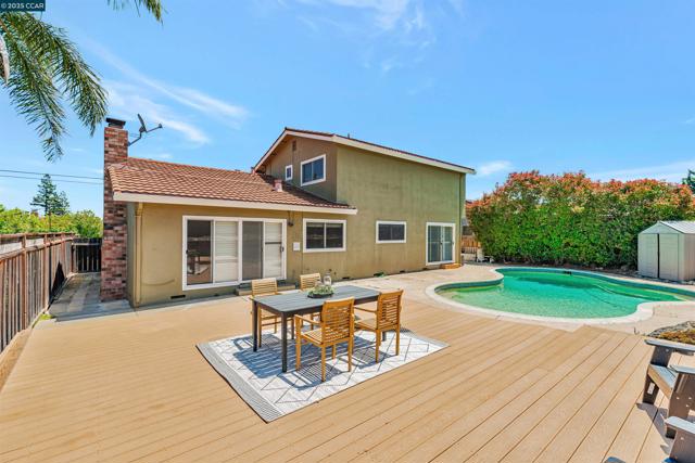 9597 Davona Dr, San Ramon CA: https://media.crmls.org/mediaz/9ed10c94-7577-457c-b661-00b3a3fd7c33.jpg