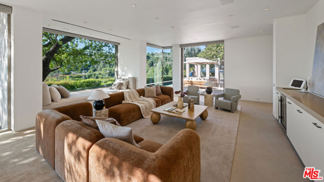 1016 N Hillcrest Road, Beverly Hills CA: https://media.crmls.org/mediaz/9ed11968-24b7-4c9d-802b-1ed0553fe3bc.jpg