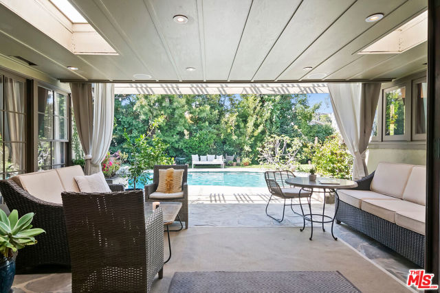2299 Beverwil Drive, Los Angeles CA: https://media.crmls.org/mediaz/9ed14b1a-bc83-450e-a83a-4af904775a9a.jpg