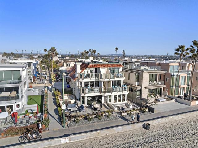 2965 Ocean Front Walk, San Diego CA: https://media.crmls.org/mediaz/9ed1bc24-49cf-4eec-be9b-ce28e5eb3b26.jpg