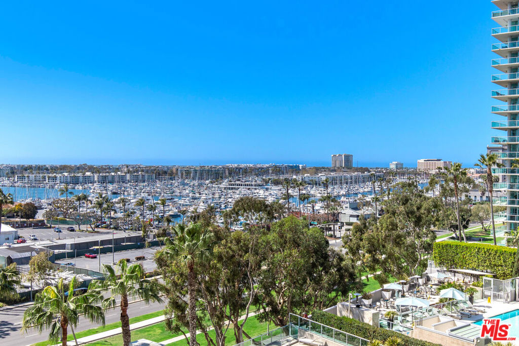 13600 MARINA POINTE Drive #812