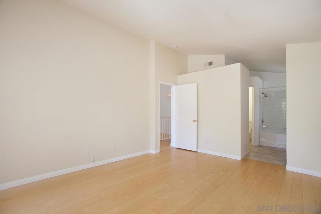 5558 Renaissance Ave - photo 12