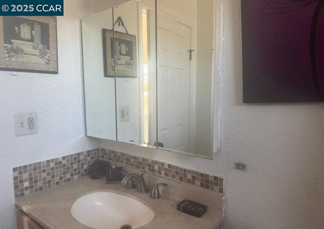 3770 Suter St, Oakland CA: https://media.crmls.org/mediaz/9ed23c08-4134-48b0-8225-eab114e7ac50.jpg