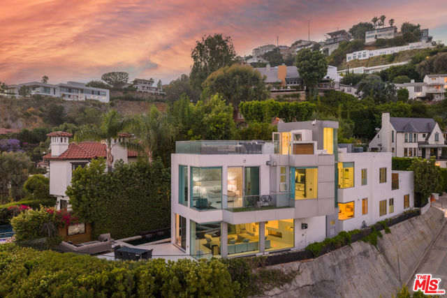 1377 Miller Place, Los Angeles CA: https://media.crmls.org/mediaz/9ed284c0-6ba1-4373-8c8b-1ccf6605424f.jpg