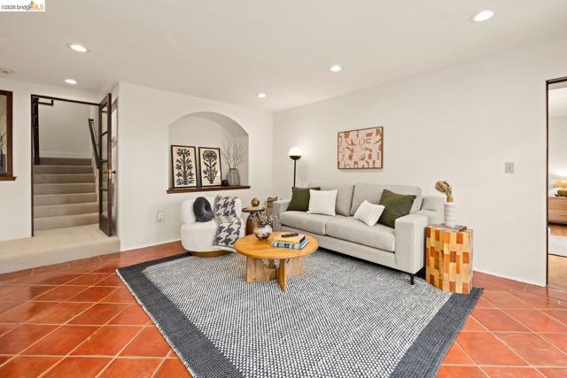 636 Euclid Ave, Berkeley CA: https://media.crmls.org/mediaz/9ed33d04-1b8f-4ea5-996d-922ea62daa88.jpg