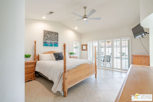 Image 19 of 52 For 77553 Carinda Court