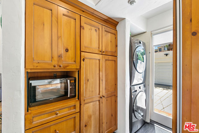 331 S Medio Drive, Los Angeles CA: https://media.crmls.org/mediaz/9ed53dcb-7b44-4009-a59e-685a28cb1db0.jpg