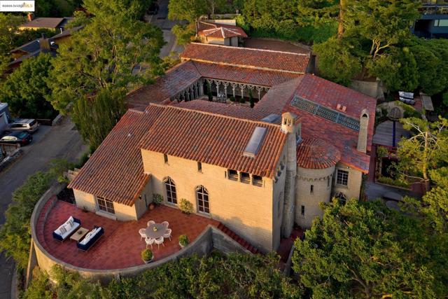 2900 Buena Vista Way, Berkeley CA: https://media.crmls.org/mediaz/9ed5658f-04ed-4504-b063-60a62f1af178.jpg