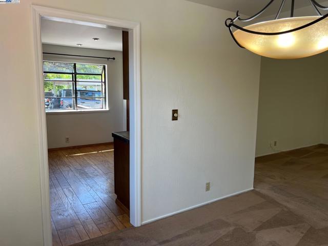 3242 Monika Ln, Hayward CA: https://media.crmls.org/mediaz/9ed5a48f-6568-4ea0-89da-655453edeac9.jpg