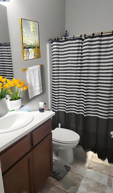 4520 Gironella Walk, Sacramento CA: https://media.crmls.org/mediaz/9ed5c158-1104-4212-92ce-0ede8bc33075.jpg