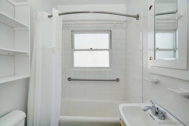 Image 12 of 14 For 936 C Avenue