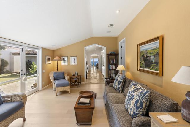 8510 El Paseo Grande, La Jolla CA: https://media.crmls.org/mediaz/9ed6eccf-4386-4304-b9b7-f637abb066b4.jpg