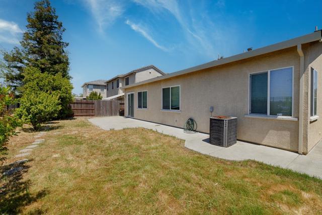 4700 Coppola Circle, Elk Grove CA: https://media.crmls.org/mediaz/9ed72c68-66bd-4575-aa17-3cb5fd2c1eae.jpg