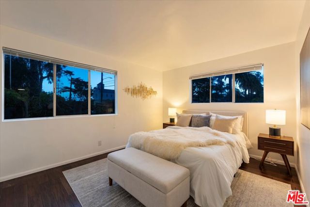1101 Lincoln Boulevard, Santa Monica CA: https://media.crmls.org/mediaz/9ed87cd6-2f2a-42f2-bcac-98a7338a9c67.jpg