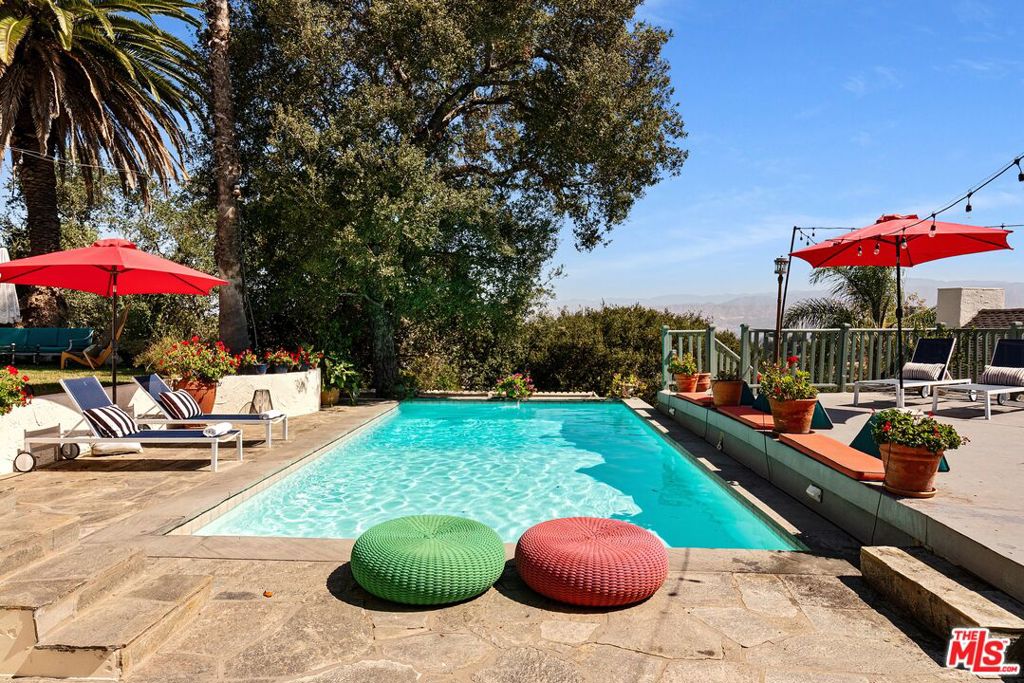 3001 Passmore Drive — architectural residence