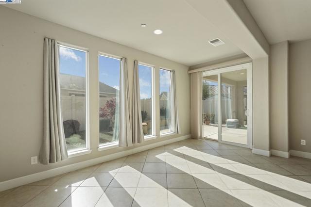 2961 Clear Point Way, Manteca CA: https://media.crmls.org/mediaz/9ed962cb-f9d6-4fe4-9baa-de3ff4677fab.jpg