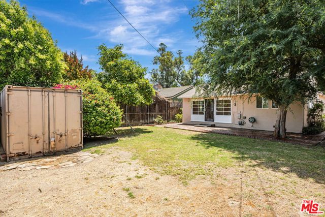 22125 Costanso Street, Woodland Hills CA: https://media.crmls.org/mediaz/9ed98939-74a7-4a4b-bf16-aa1cef42b44d.jpg