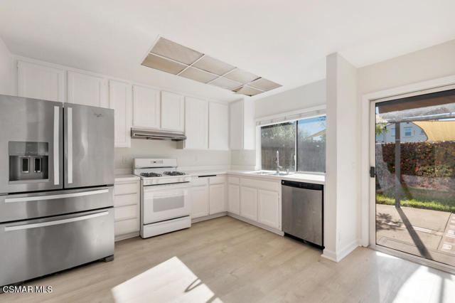 170 Spanish Moss Place, Camarillo CA: https://media.crmls.org/mediaz/9eda58bb-e5e9-4ee2-b586-ebd71292d9be.jpg