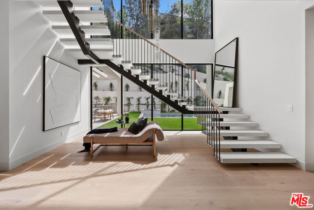 10950 Verano Road, Los Angeles CA: https://media.crmls.org/mediaz/9eda994f-1d58-472f-a866-762ebc03034d.jpg