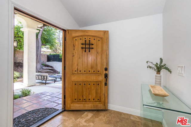 1656 Devonshire Court photo 5