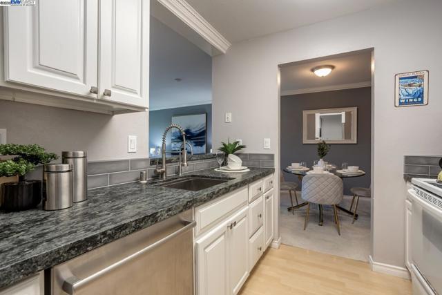 39887 Cedar Blvd, Newark CA: https://media.crmls.org/mediaz/9edaee58-1440-4fd2-a587-c6c3f85dc960.jpg