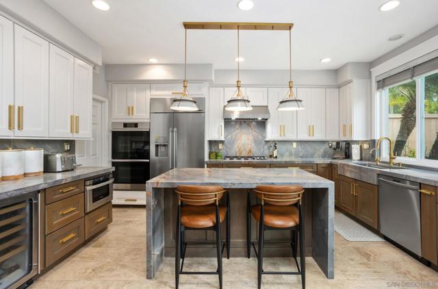 1217 BELLEFLOWER RD, Carlsbad CA: https://media.crmls.org/mediaz/9edaf961-8cae-492d-ac26-4405367dbc4c.jpg