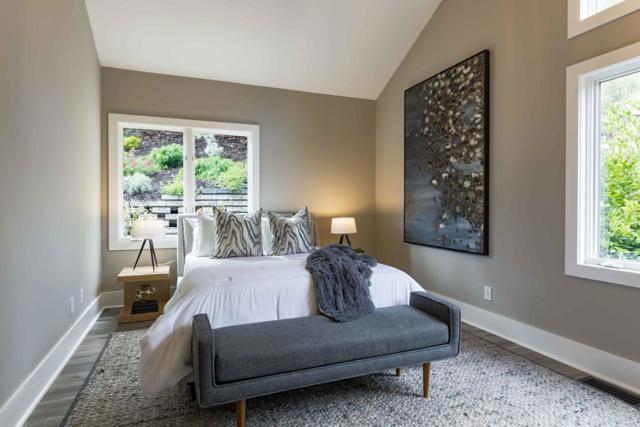 5 Oak Forest Court, Portola Valley CA: https://media.crmls.org/mediaz/9edb40dd-0508-4be0-872a-e085ac02d558.jpg