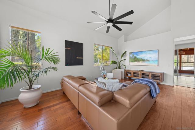 32246 Cour Meyney, Temecula CA: https://media.crmls.org/mediaz/9edb7b44-c967-413f-9d0f-bce5ffaa3881.jpg