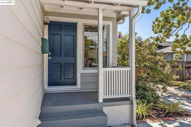 1708 Derby St, Berkeley CA: https://media.crmls.org/mediaz/9edbb2b0-484d-4efd-bf59-877b3a117b1b.jpg